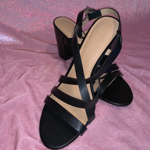 1 black 1 tan sandal! - Picture 3 of 7